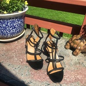 Report trendy sandals